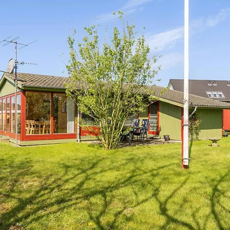 Semesterbostad Cozy Close To The And Attractions